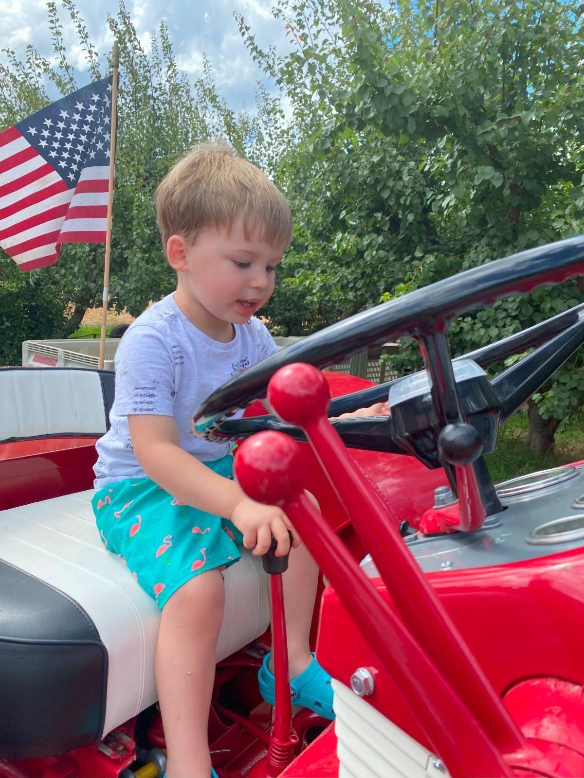 martino-kiddo-on-tractor